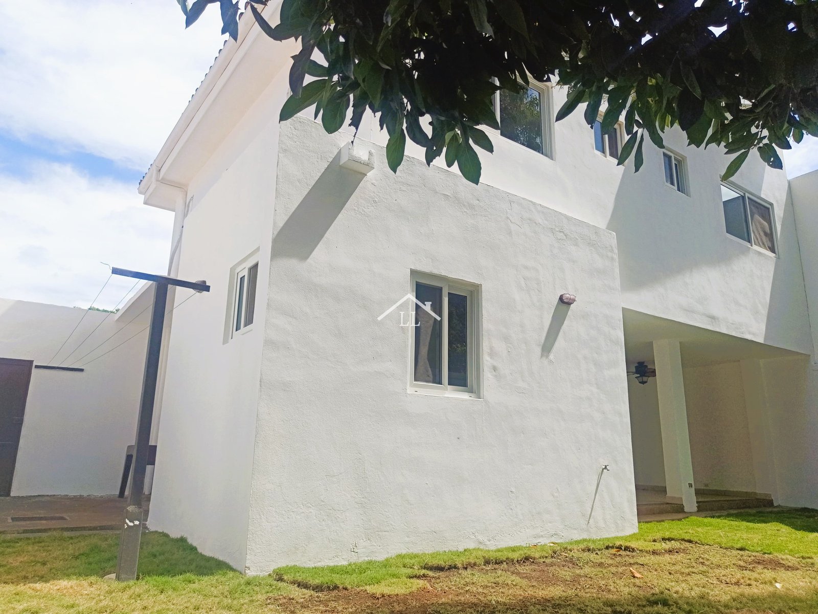 Casa en Venta en Condominio en Las Colinas