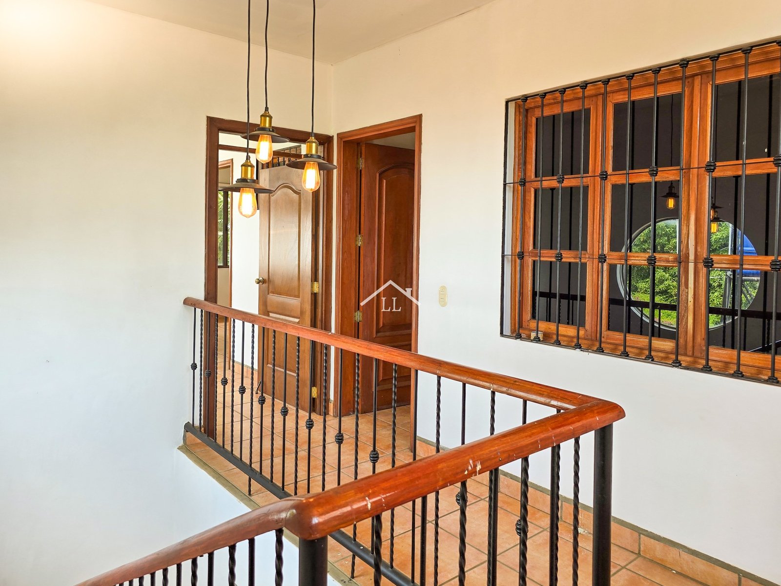 Se Vende Hermosa Casa en Carretera Sur con Amplio Apartamento Integrado