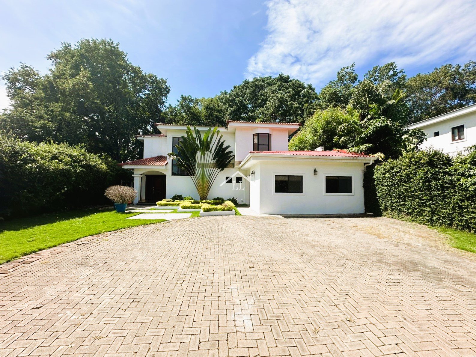 Se vende casa de dos pisos en Santo Domingo