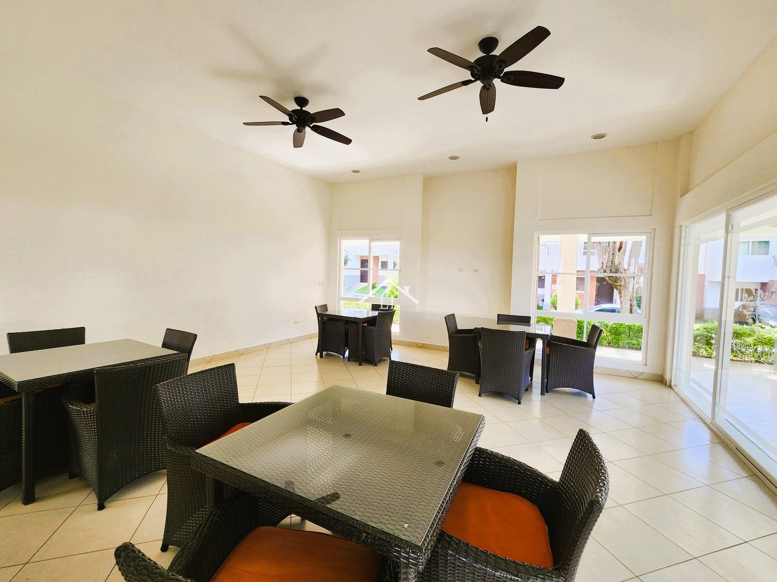 Casa en Venta en Condominio en Las Colinas