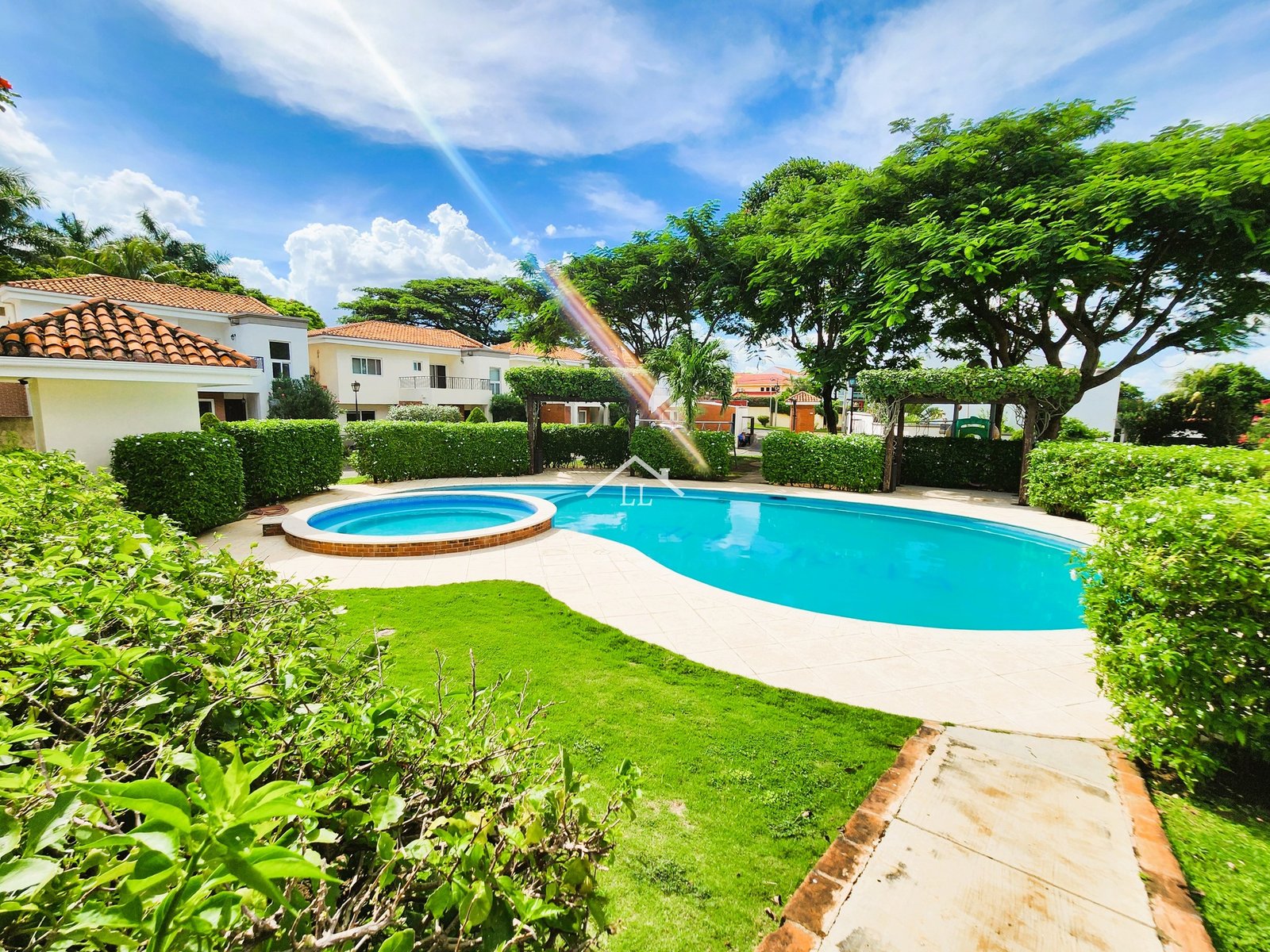 Casa en Venta en Condominio en Las Colinas