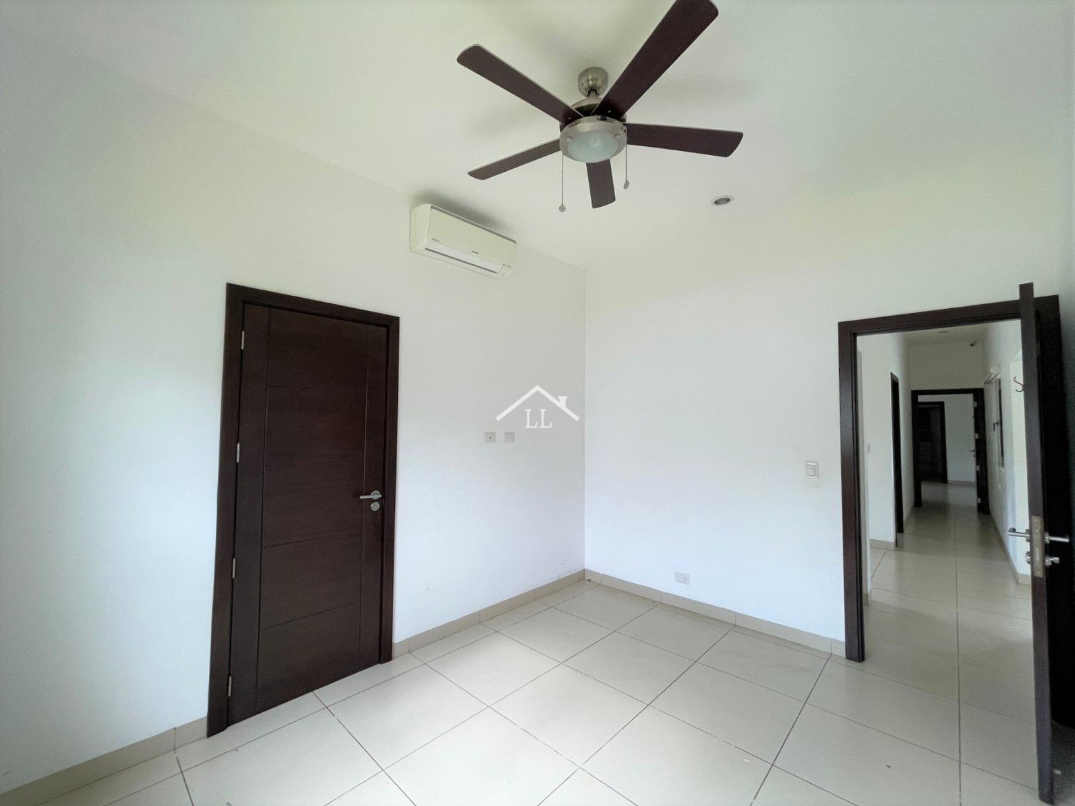 Se Vende Casa con Piscina en Condominio en Santo Domingo