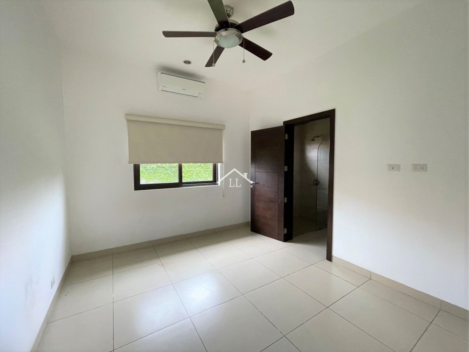 Se Vende Casa con Piscina en Condominio en Santo Domingo