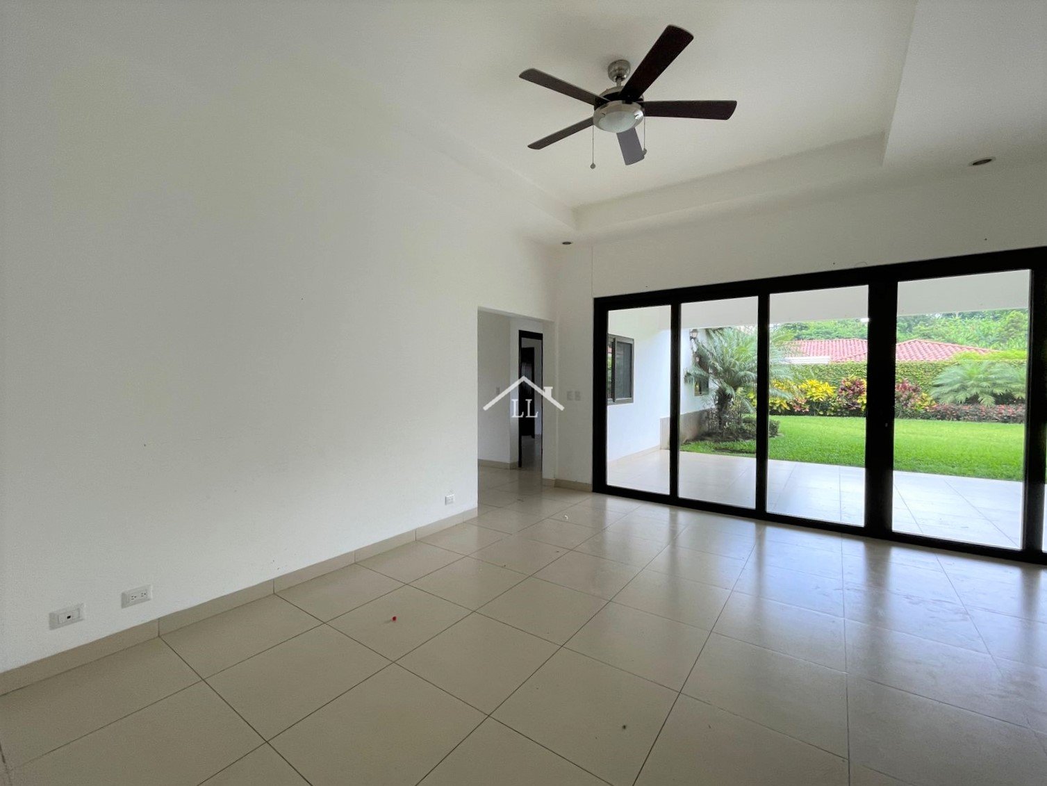 Se Vende Casa con Piscina en Condominio en Santo Domingo