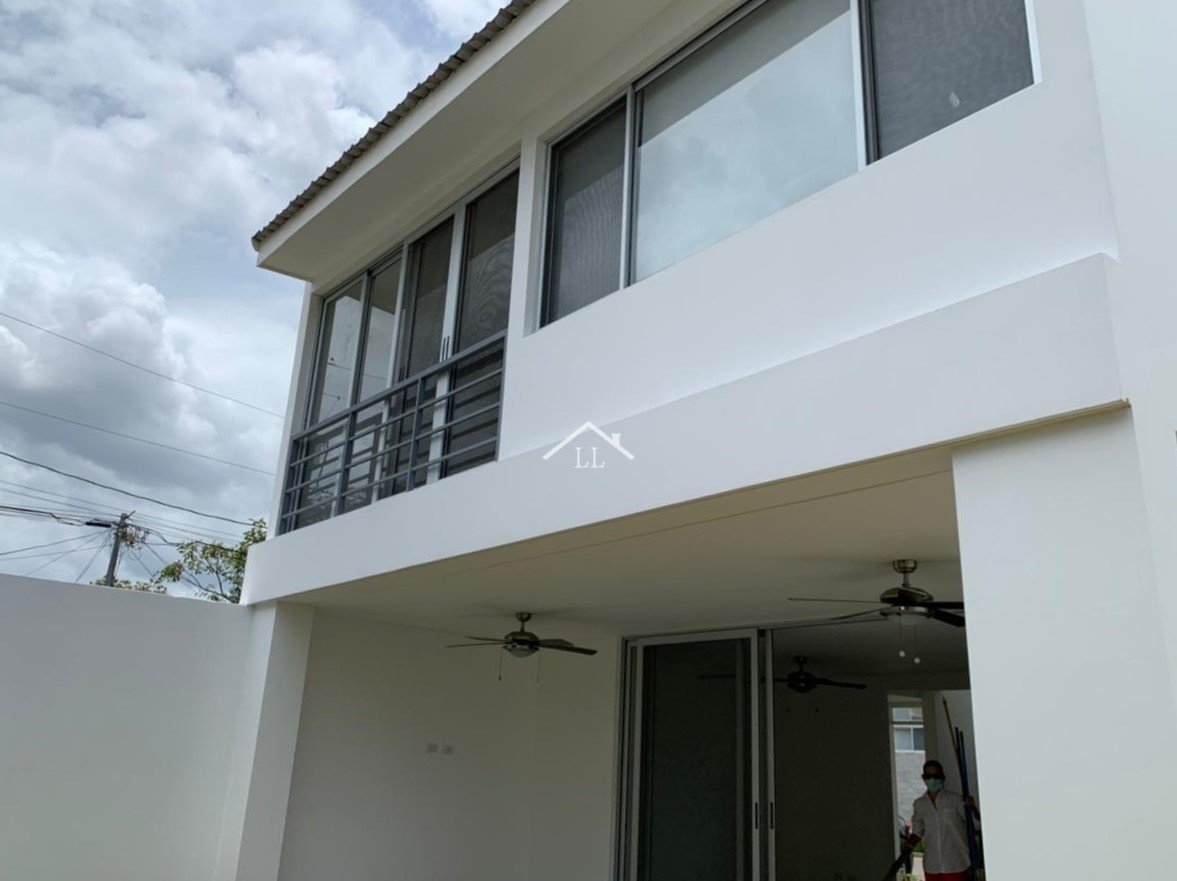 Venta de Casa en Condominio Céntrico en Santo Domingo para Inversión