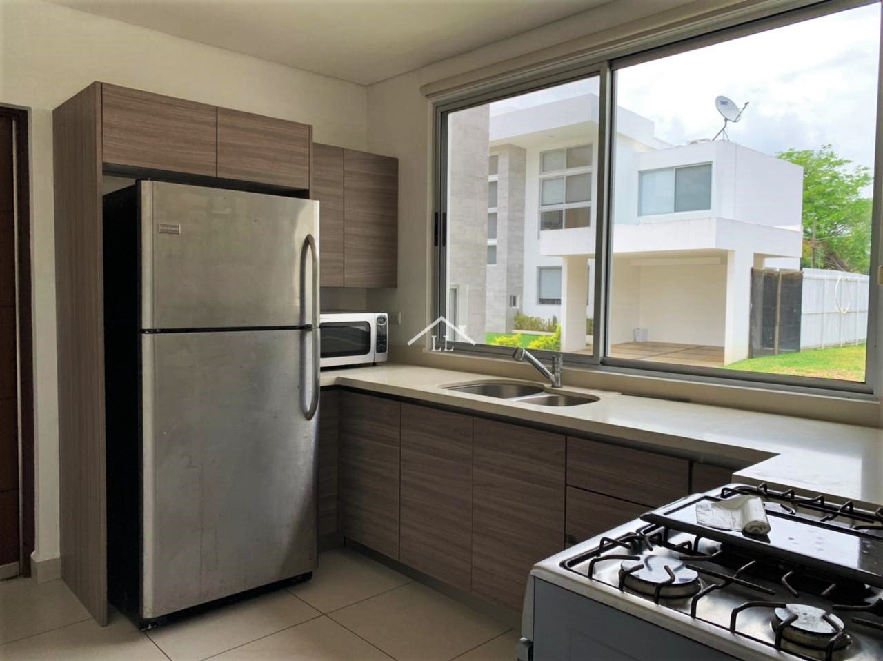 Venta de Casa en Condominio Céntrico en Santo Domingo para Inversión