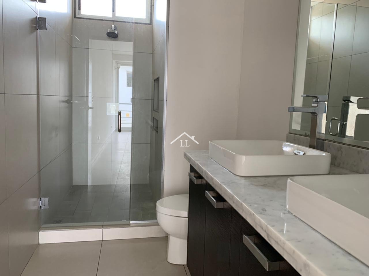 Venta de Casa en Condominio Céntrico en Santo Domingo para Inversión