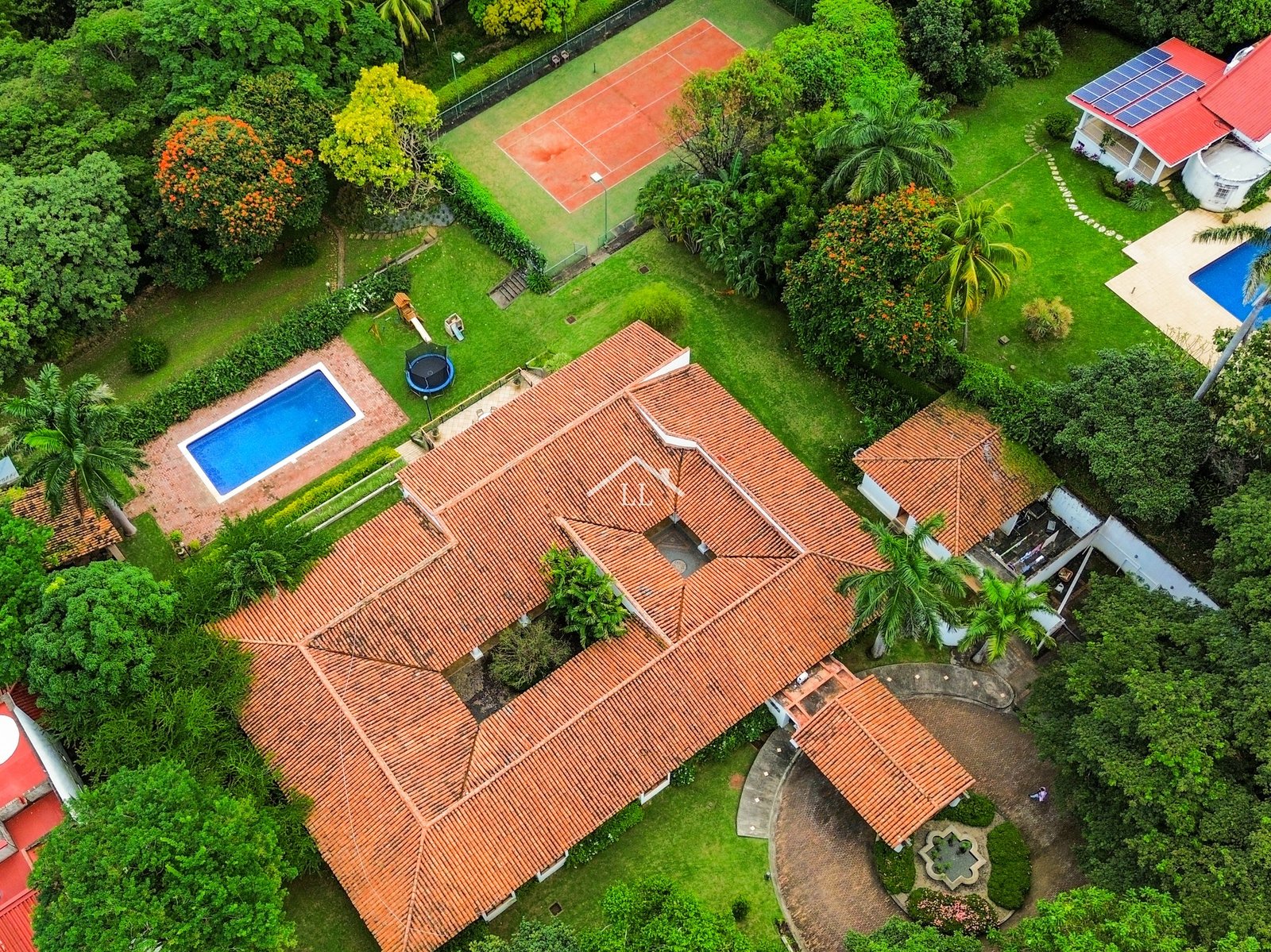 Se renta espectacular residencia en Mirador de Santo Domingo – Exclusividad, comodidad y elegancia en un solo lugar.