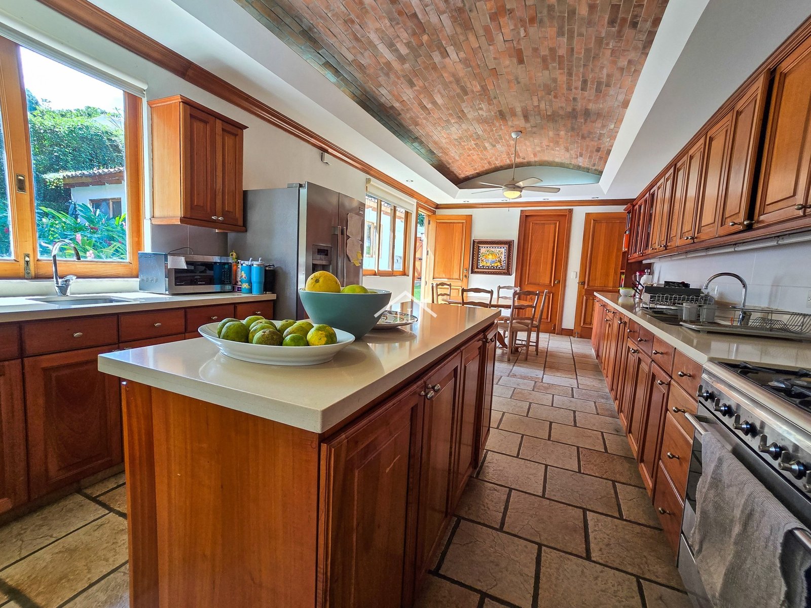 Se renta espectacular residencia en Mirador de Santo Domingo – Exclusividad, comodidad y elegancia en un solo lugar.