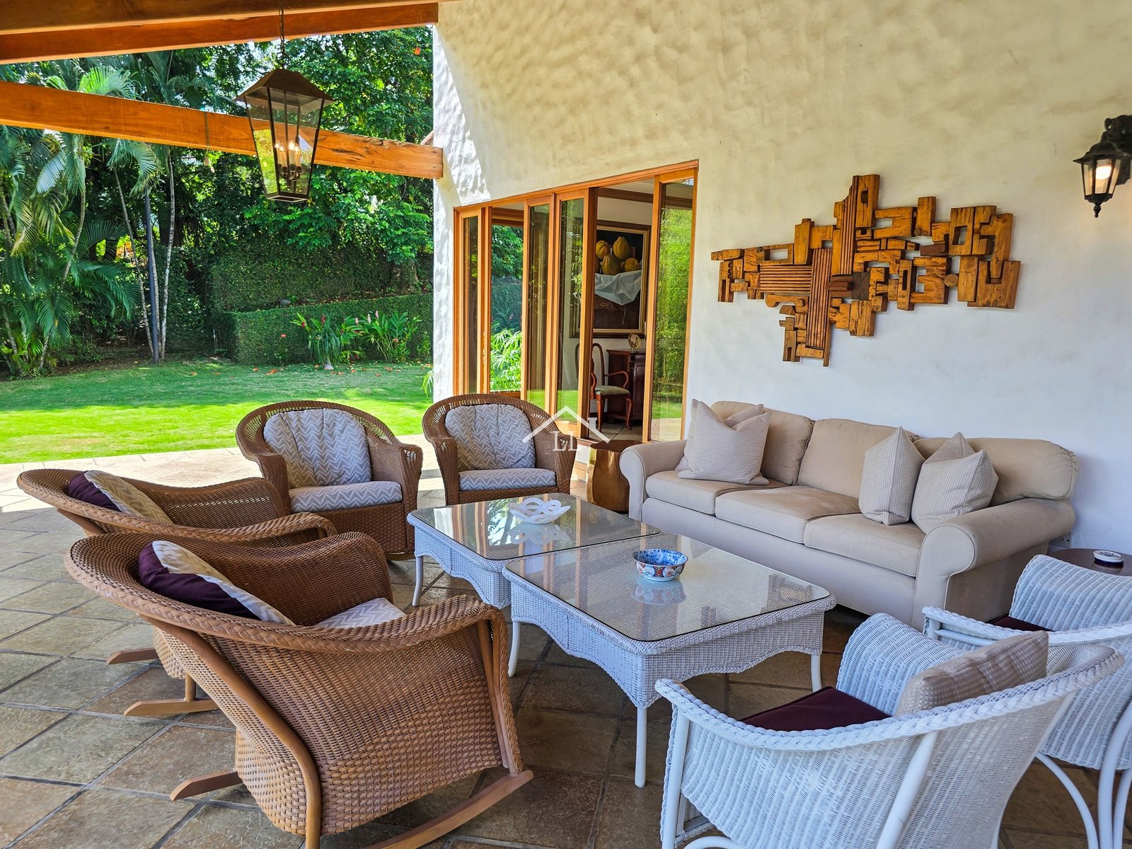 Se renta espectacular residencia en Mirador de Santo Domingo – Exclusividad, comodidad y elegancia en un solo lugar.
