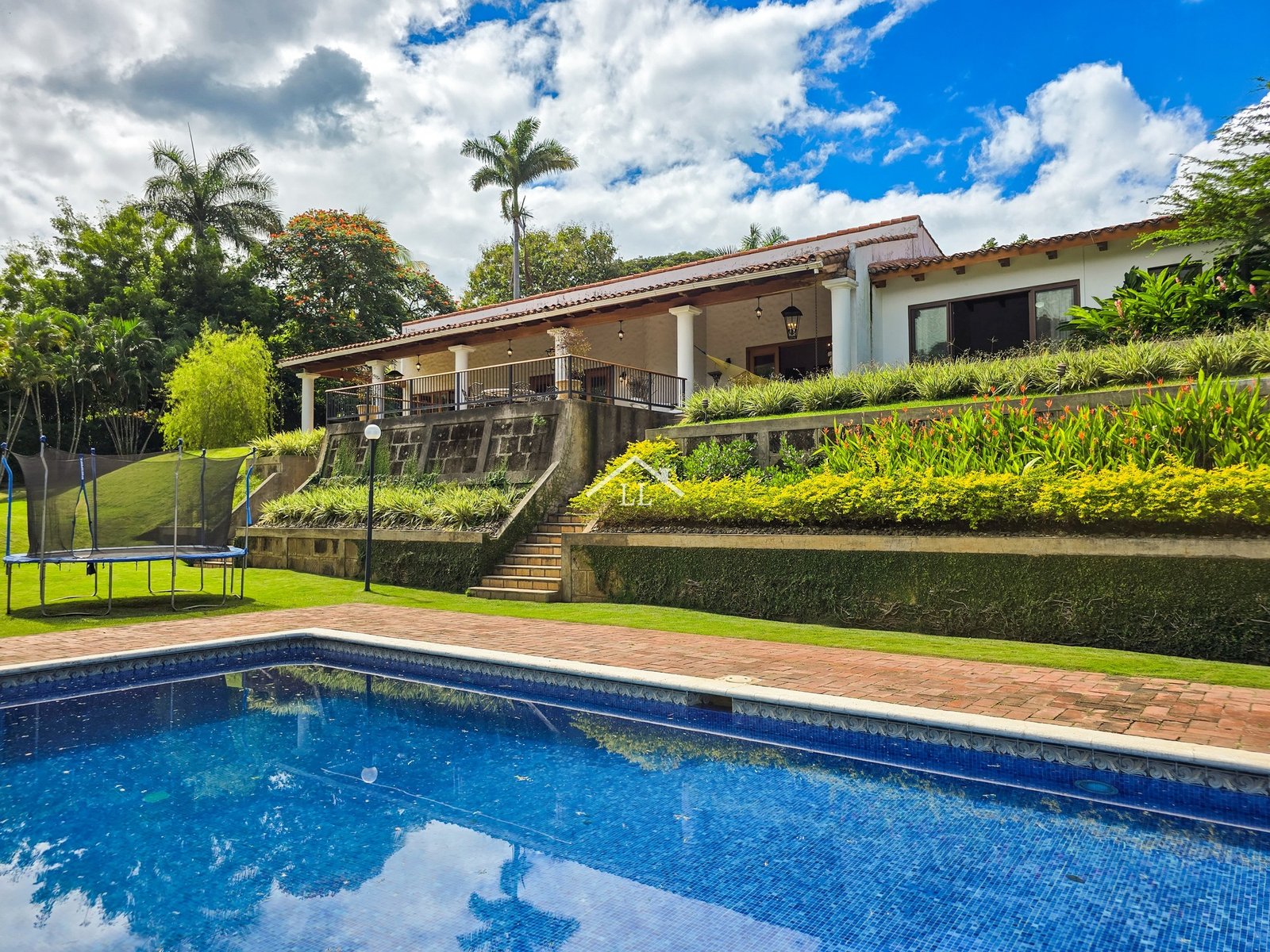 Se renta espectacular residencia en Mirador de Santo Domingo – Exclusividad, comodidad y elegancia en un solo lugar.