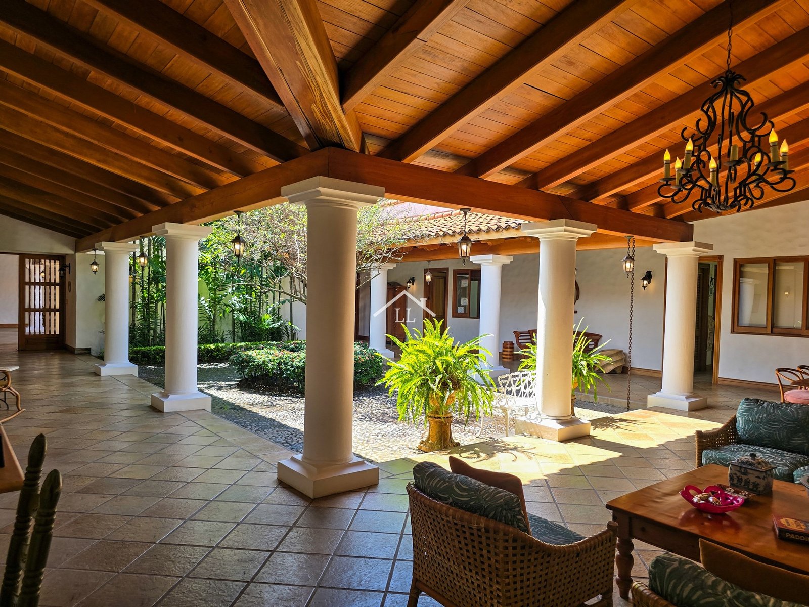 Se renta espectacular residencia en Mirador de Santo Domingo – Exclusividad, comodidad y elegancia en un solo lugar.