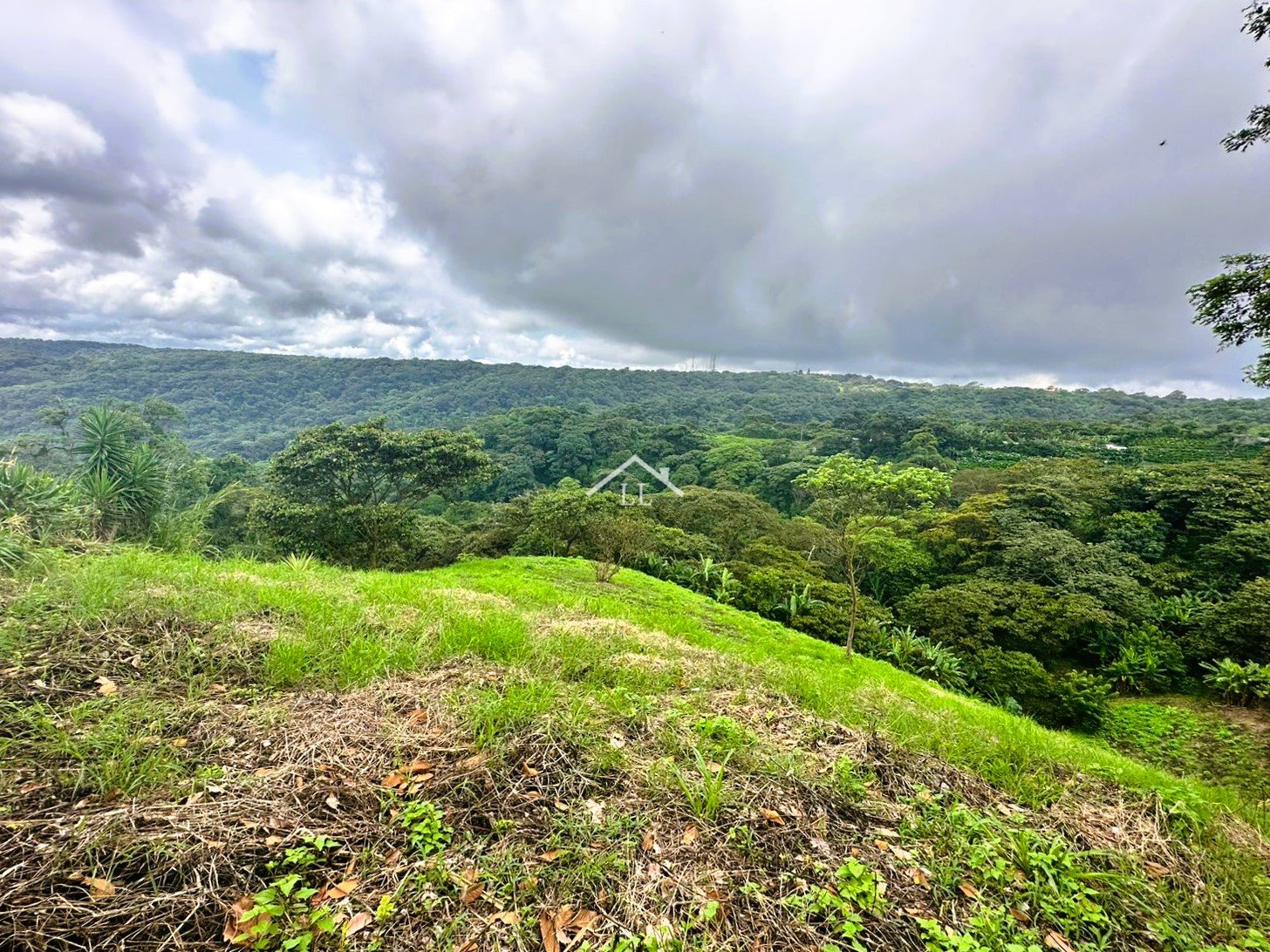 Se Vende Terreno en Las Nubes, El Crucero con un Área del terreno de 5,000 v²