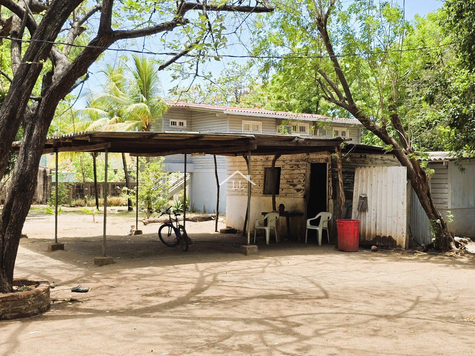 "Oportunidad de Inversión: Complejo Turístico en Pochomil con Playa y Bungalós"