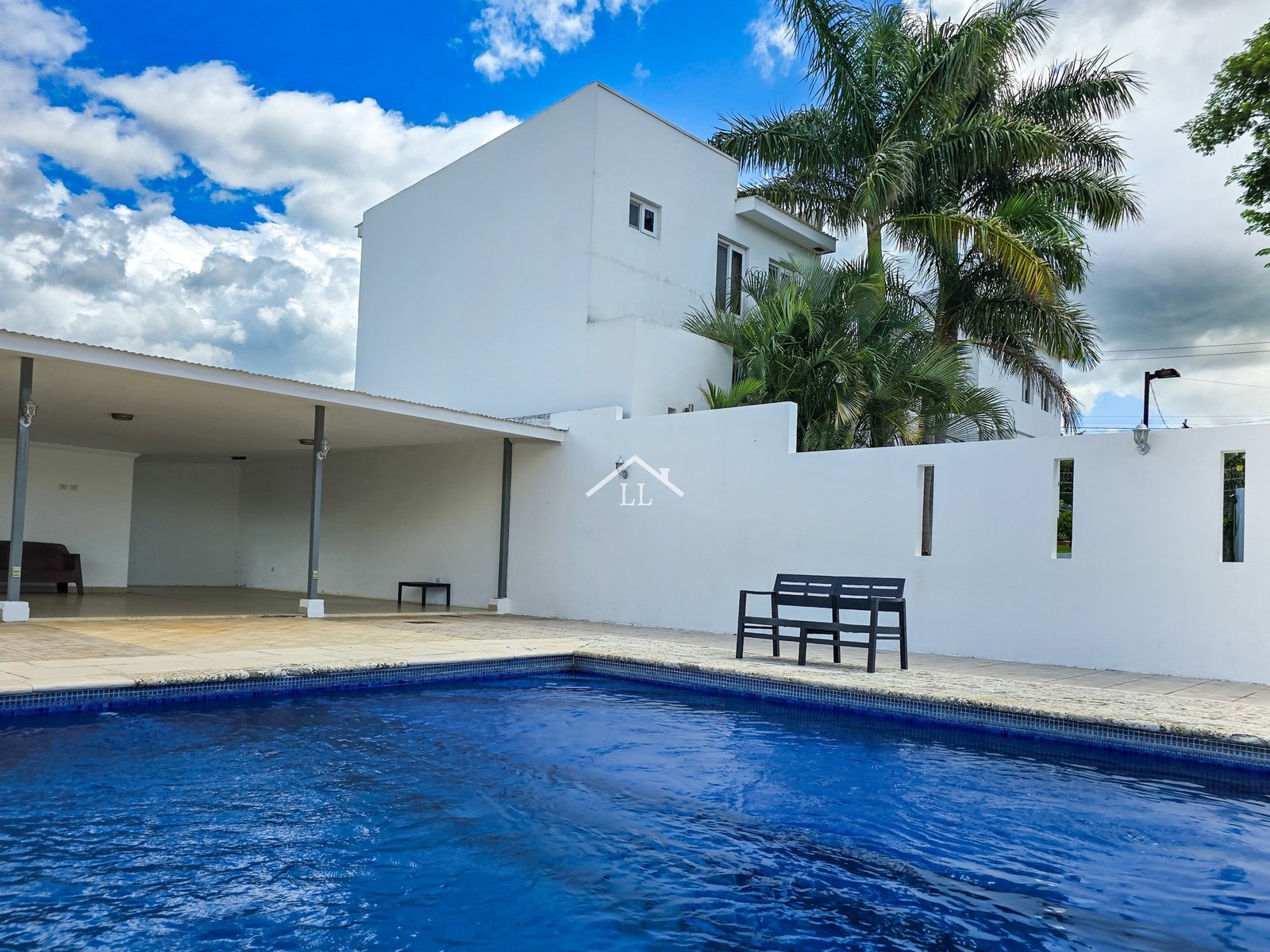 Venta de Hermosa Casa de Dos Pisos en Condominio Palmira de Santo Domingo