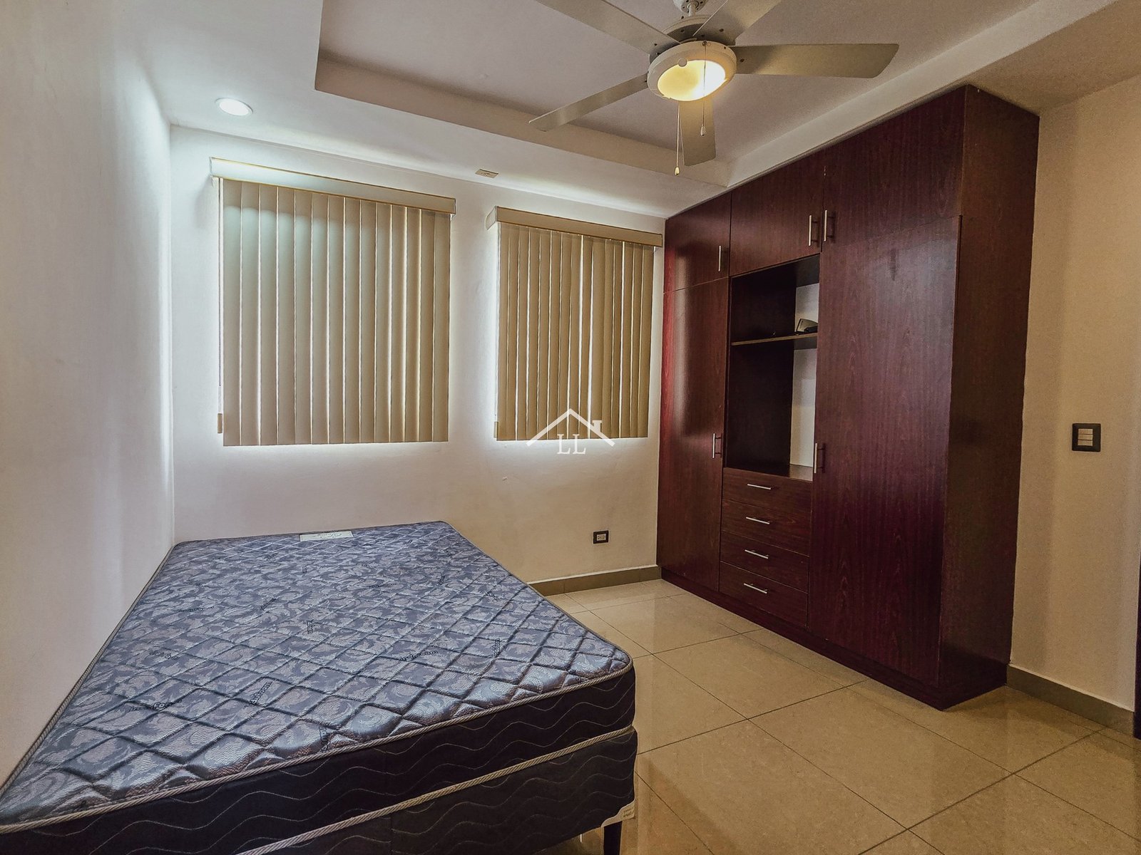 Venta de Hermosa Casa de Dos Pisos en Condominio Palmira de Santo Domingo