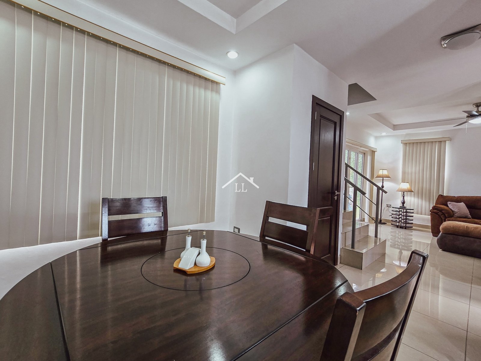 Venta de Hermosa Casa de Dos Pisos en Condominio Palmira de Santo Domingo