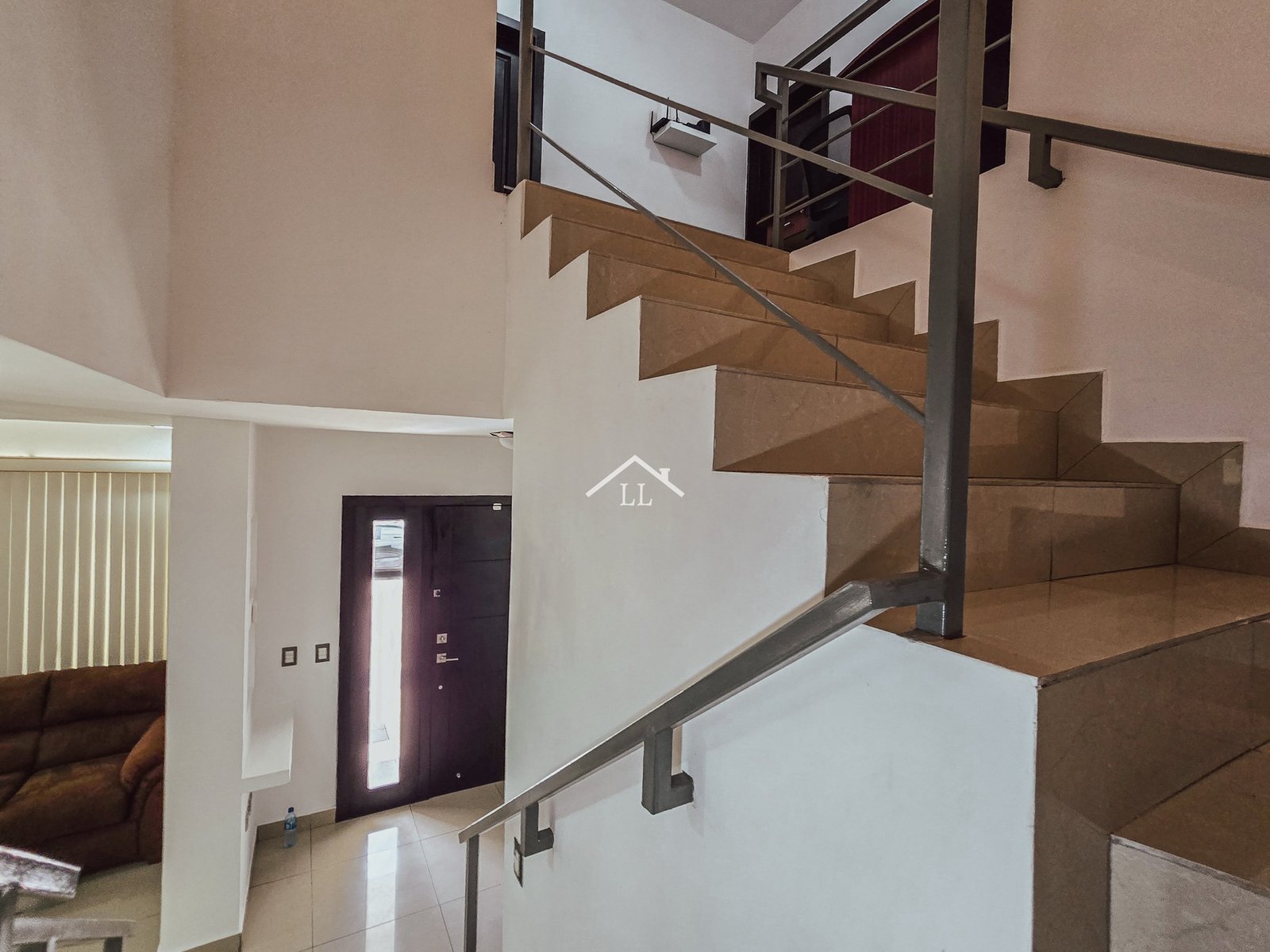 Venta de Hermosa Casa de Dos Pisos en Condominio Palmira de Santo Domingo